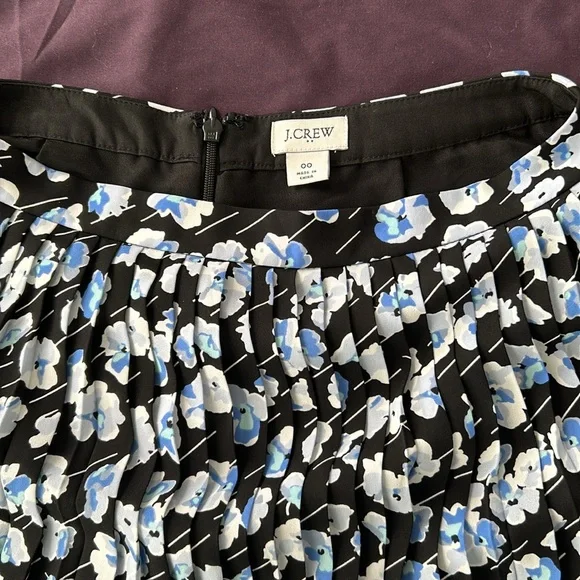 NWOT J. Crew Pleated Floral Skirt - Size 00/XS - Picture 3 of 4